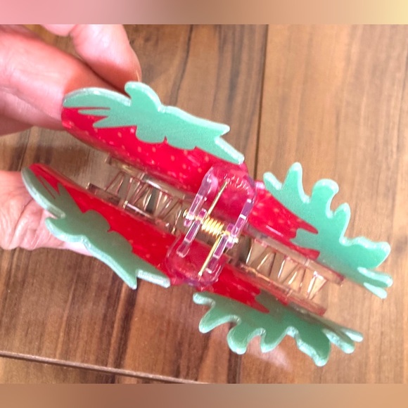 Valentine’s Day gift basket spa set edu de parfum socks nail polish face mask - Picture 14 of 16